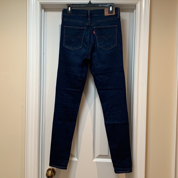 Levi’s Slimming Super Skinny Jeans - Picture 3 of 3